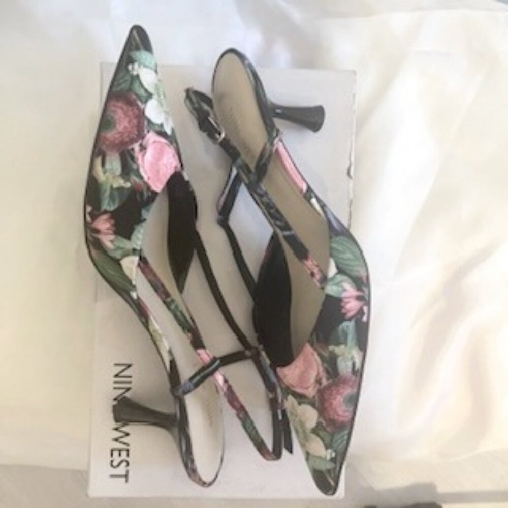 Nine West Dark Floral Design Black 9.5 M